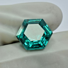 Natürlicher grüner edler