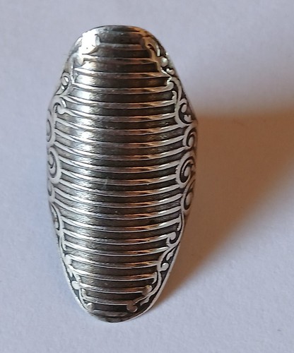 Antiker gerippter nähring aus - gerippter,