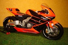 1:12 Honda RC211V V.Rossi 46 Testbike 2001 Sommer MINICHAMPS 01677