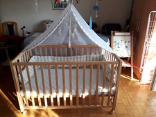 Kinderbett von Roba auf Rollen, inkl. Himmel, Himmelstange, Matratze u. Nestchen