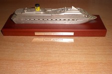 Costa Magica Schiffsmodell auf Holzsockel