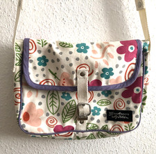 Gudrun Sjöden Stofftasche Cross Body Blumenmuster auf weißem Grund gefüttert