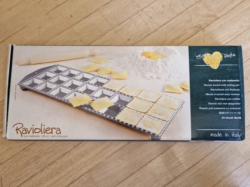 Ravioli form pasta - form,