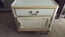 2 Barock  Nachttische gebraucht cremeweiß an Selbstabholer