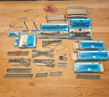 Märklin H0 - M-Gleis - Konvolut - Gerade, gebogene Gleise, Weichen, Hauptsignal