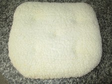 Echt Lammfell Sitzkissen 42x40x8 cm beidseitig Lammfell neuwertig