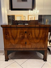 Elegante Biedermeier-Kommode
