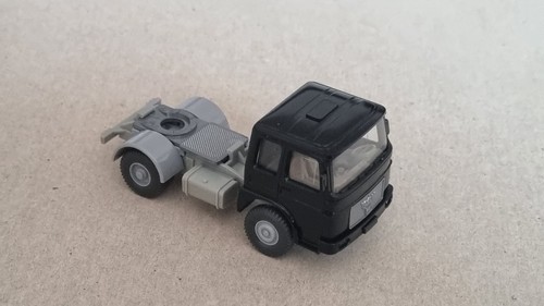 Lot 269 eine - , man