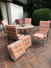 6 hochwertige Gartenpolster lachsfarben mit passendem Sonnenschirm