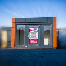 Bürocontainer Container Gartenhaus Pförtnerhaus 4x2,5m Transport gratis