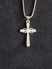 Entzückende Silberkette, Halskette mit Kreuz Anhänger