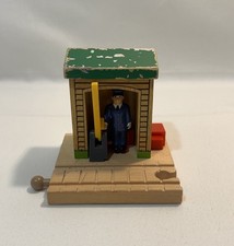 Schaffnerschuppen aus Holz Thomas & seine Freunde Clickity Clack Track Versandrabatt