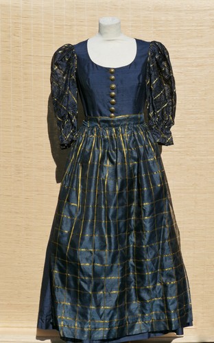Edles dirndl mit schürze - mit,
