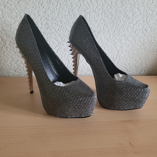 Extravagante high heels mit - high,