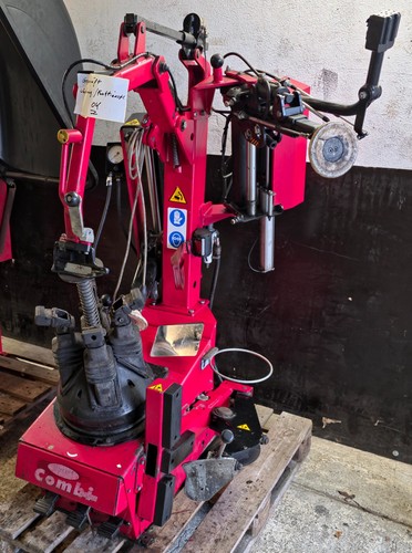 Reifenmontiermaschine