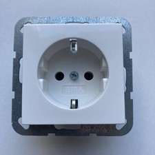 Gira E22 SCHUKO-Steckdose