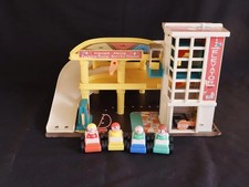 Fisher Price Garage, Nr. 930, Vintage-Spielzeug, Auto-Rutsche, Bodenfiguren.