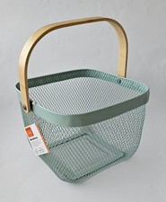 Metallkorb mit Henkel aus Holz