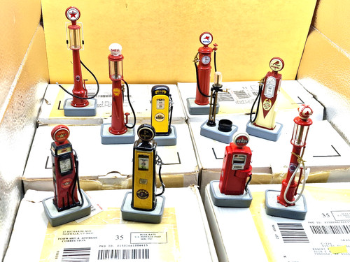 Danbury mint gas pump set - gas,