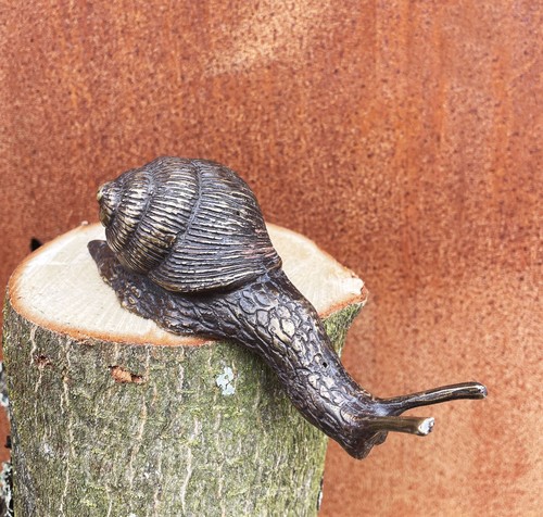 Bronzefigur schnecke gebogen - bronzefigur,