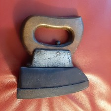 antikes altes Bügeleisen aus