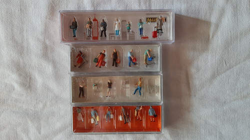 Figurenkonvolut einkaufende - figurenkonvolut,