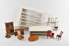 C25L25- Konvolut Puppenstube Holz Möbel ua Schränke Tische Stühle 