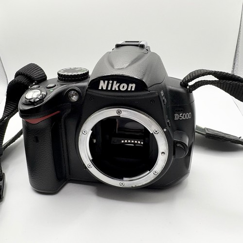 Nikon d5000 solo body - body, +