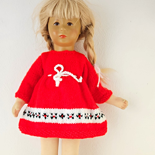 Handgestricktes puppenkleid - puppenkleid,