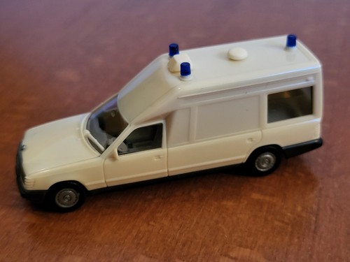 Krankenwagen modell herpa - krankenwagen,