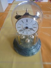 Jahresuhr mit Granitsockel blumenverziertes Ziffernblatt Höhe ca. 23 cm