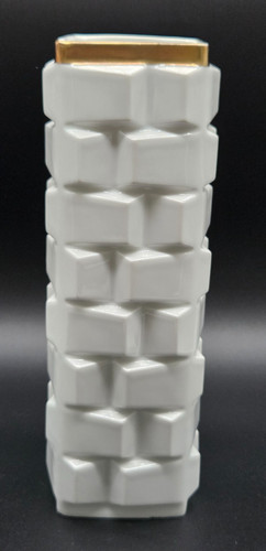 White art vase - 21.1,