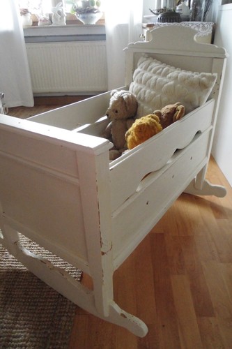 Uraltes babybett babywiege - /,