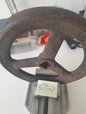 Eisernes Handrad Schwungmasse 2kg Gusseisen mit Patina und Vierkant Bohrung