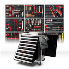 Werkzeugwagen gefüllt mit