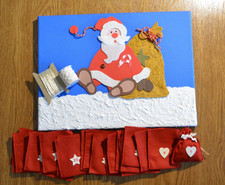 Adventskalender Weihnachtsmann mit Geschenkesack incl. 24 Geschenkesäckchen NEU