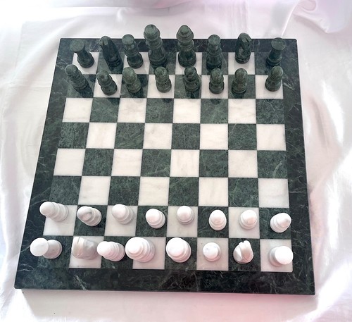 Schachspiel und schachfiguren - schachspiel,