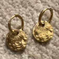 Goldfarbene Creolen Ohrringe
