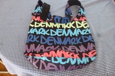 Umhängetasche mit Aufschrift Danmark  bunt von Robin Ruth gross Dänemark super !