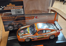 Scaleauto Porsche 911 RSR Aito Atlanta "Momo" #24 mit Box und Ersatzreifen SET