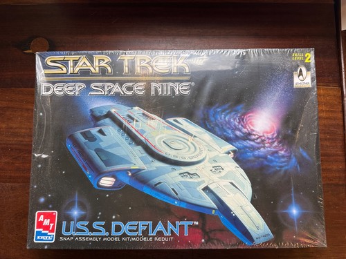 Amt ertl 8255 defiant - ertl,