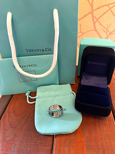 Tiffany return to - return,