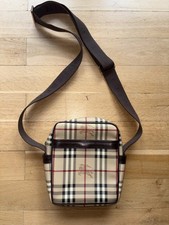 Burberry Umhängetasche im klassischen Burberry-Nova-Check-Muster 24x24cm 