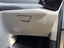 ESCAPE    2017 Glove Box