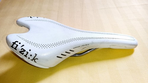 Weißer sattel fizik - sattel,