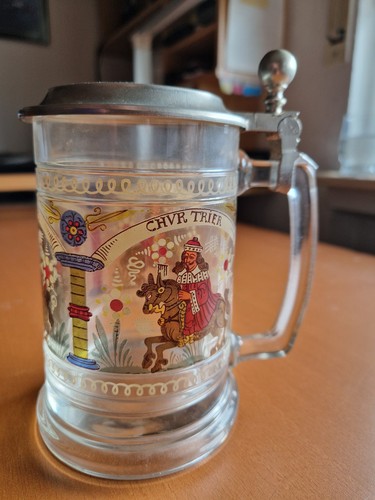 Bierkrug aus glas - aus, mit