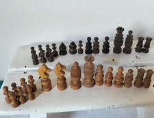 Alte Schachfiguren unvollständig beschädigt und  verschmutzt aber extrem selten