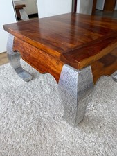 Hochwertiger Couchtisch aus massivem Echtholz 60  x 60 cm