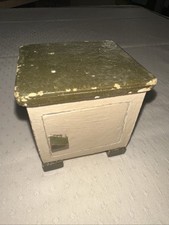 Alter kleiner Schrank