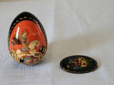 Russisches? Ei und eine schöne Brosche, beide Signiert